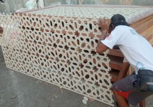 Ornamen panggung backdrop grc bentuk motif krawangan islami